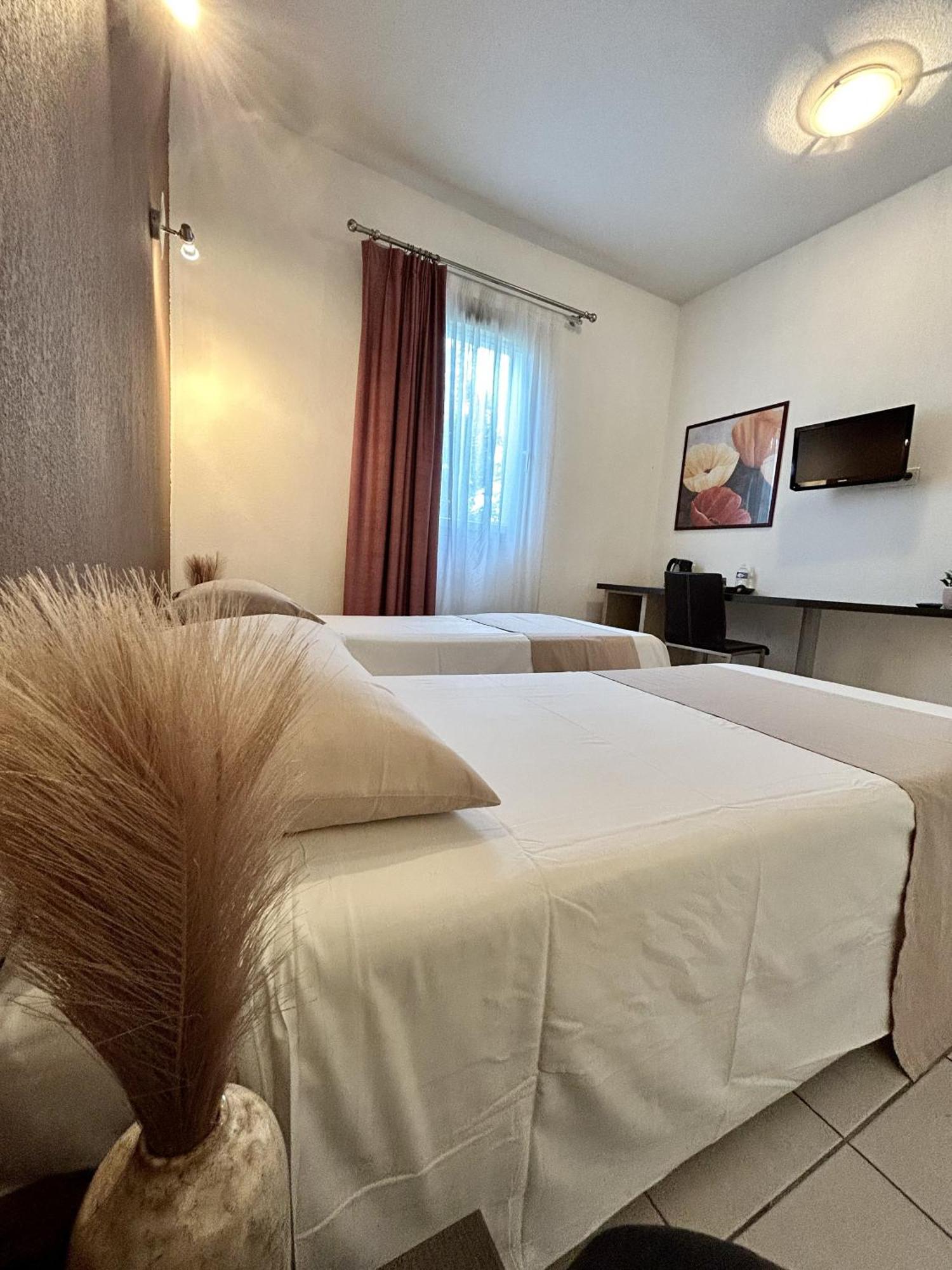 Hotel Restaurant Les Jasses De Camargue Галларг-ле-Монтюе Екстер'єр фото